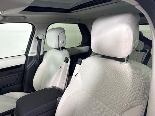Fuji White 2026 Land Rover Discovery S