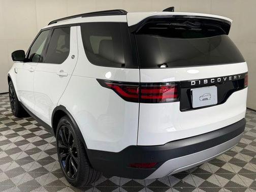 Fuji White 2026 Land Rover Discovery S