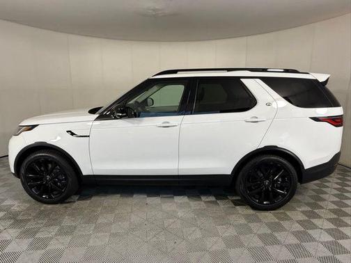 Fuji White 2026 Land Rover Discovery S