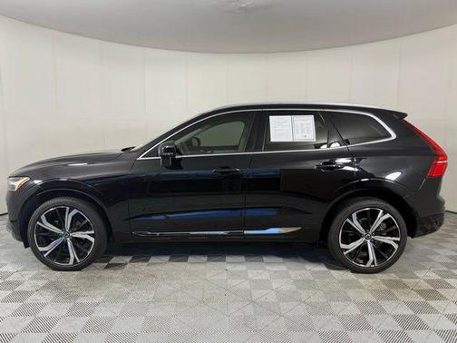 2023 Volvo XC60 B5 Ultimate Bright Theme