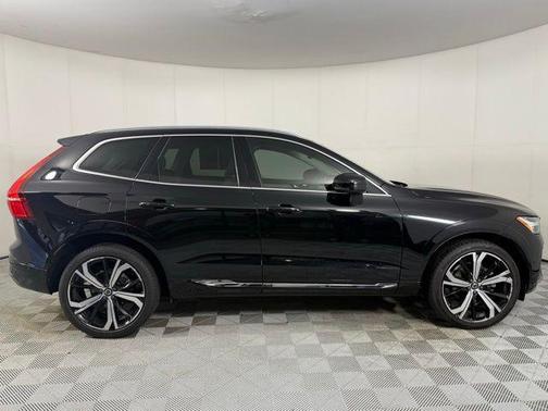 2023 Volvo XC60 B5 Ultimate Bright Theme