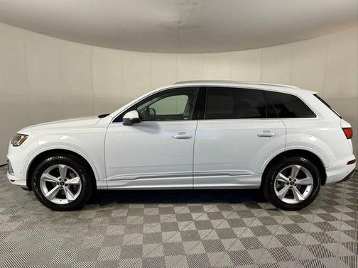 2023 Audi Q7 45 Premium Plus