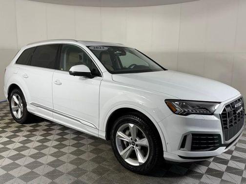 2023 Audi Q7 45 Premium Plus