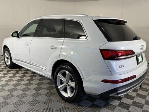 2023 Audi Q7 45 Premium Plus