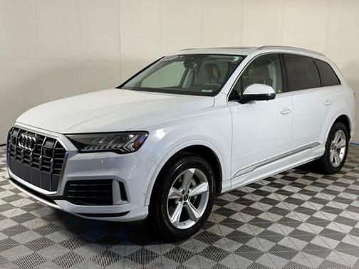 2023 Audi Q7 45 Premium Plus