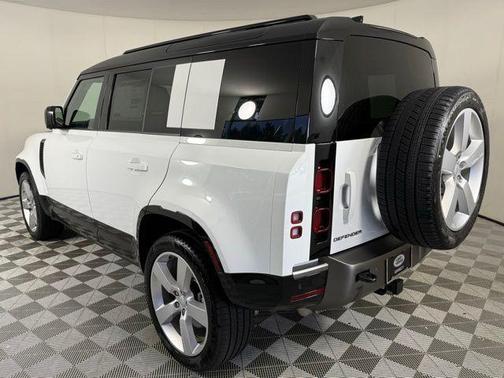 2025 Land Rover Defender X-Dynamic SE