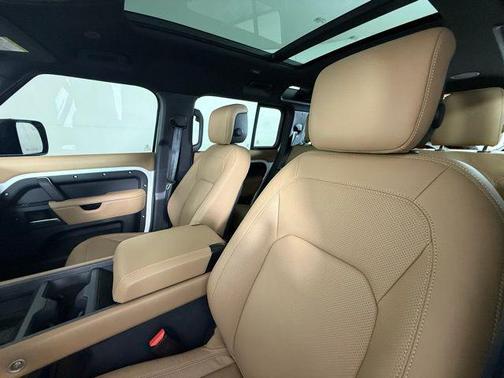 2025 Land Rover Defender X-Dynamic SE