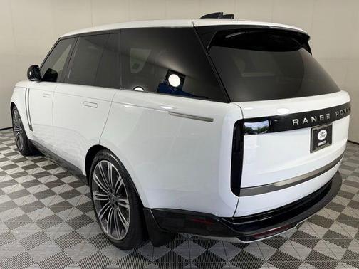 2025 Land Rover Range Rover SE