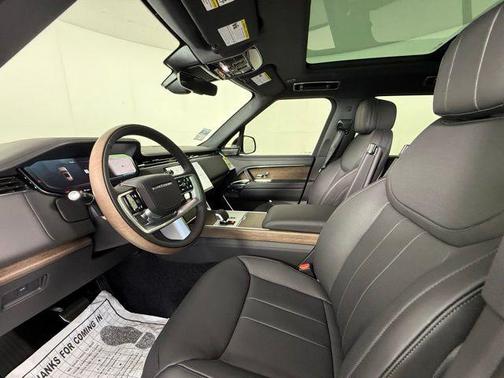 2025 Land Rover Range Rover SE