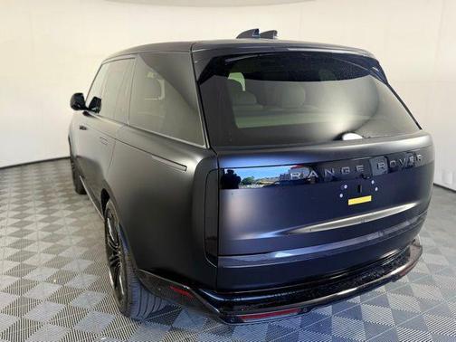2025 Land Rover Range Rover SE