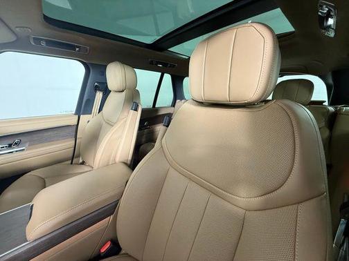 2025 Land Rover Range Rover SE