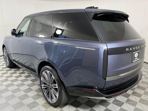 2025 Land Rover Range Rover SE