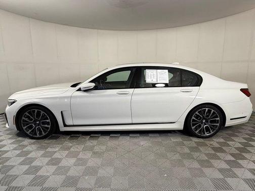 2021 BMW 740 740i