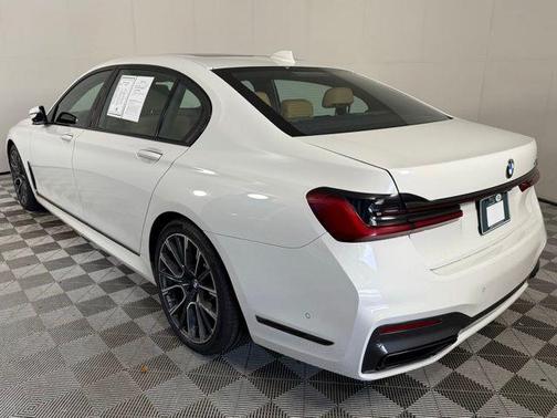2021 BMW 740 740i