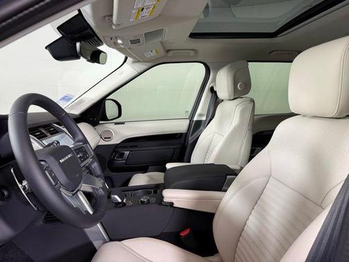 2025 Land Rover Discovery S