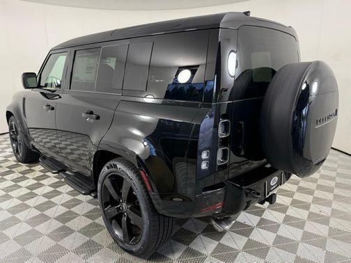 2025 Land Rover Defender V8