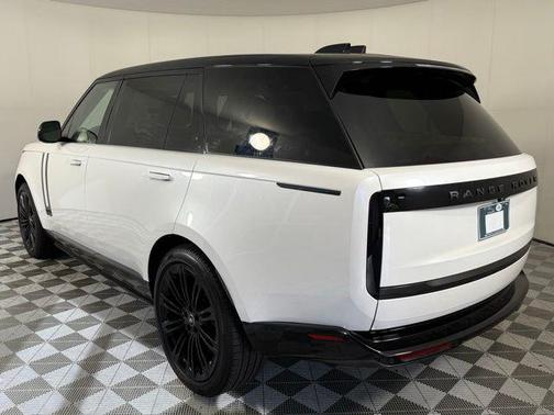 2025 Land Rover Range Rover SE