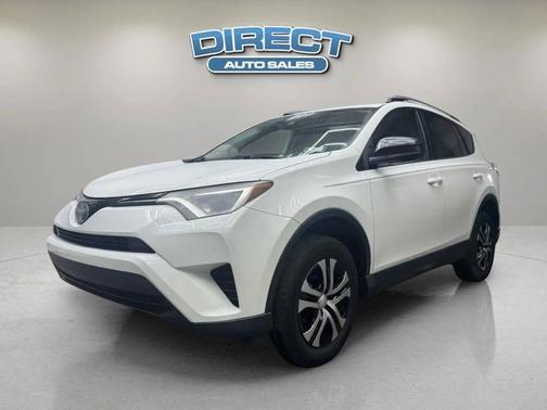 Super White 2018 Toyota RAV4 LE