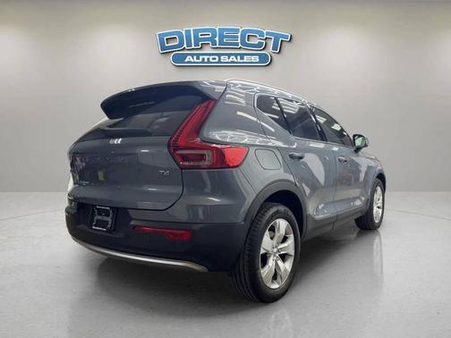 Denim Blue Metallic 2021 Volvo XC40 T4 Momentum