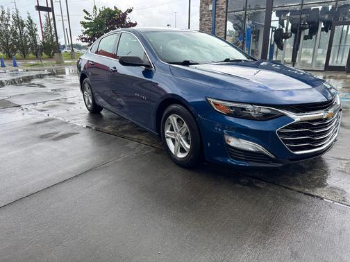 blue 2019 Chevrolet Malibu 1LS
