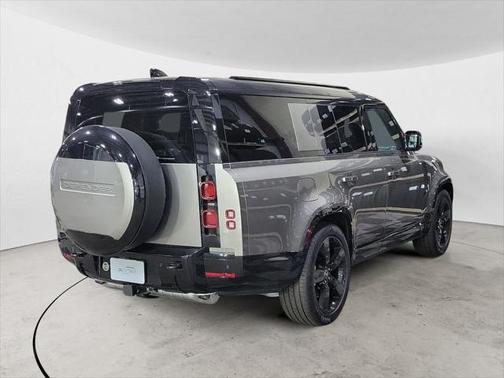 2025 Land Rover Defender 130 P400 X-Dynamic SE