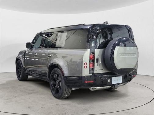 2025 Land Rover Defender 130 P400 X-Dynamic SE