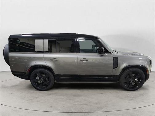 2025 Land Rover Defender 130 P400 X-Dynamic SE