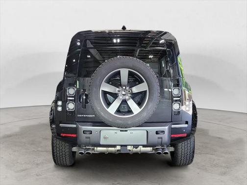 2024 Land Rover Defender 110 V8