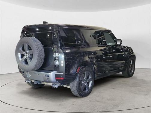 2024 Land Rover Defender 110 V8