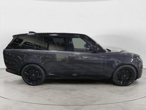2025 Land Rover Range Rover P530 SE 7 Seat