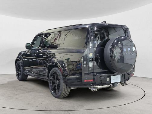 2026 Land Rover Defender V8