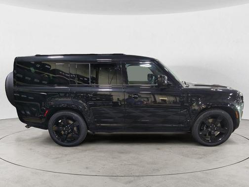 2026 Land Rover Defender V8