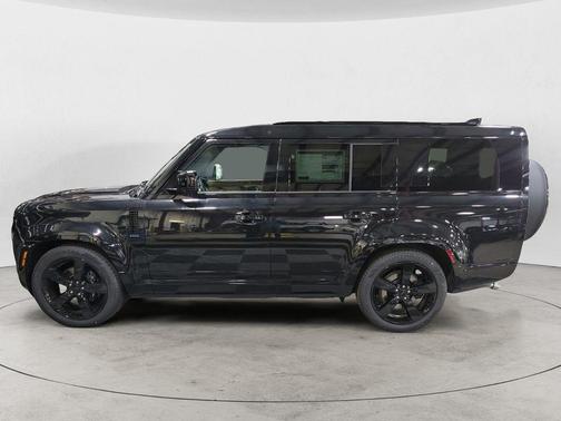 2026 Land Rover Defender V8
