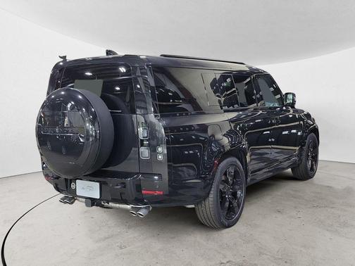 2026 Land Rover Defender V8