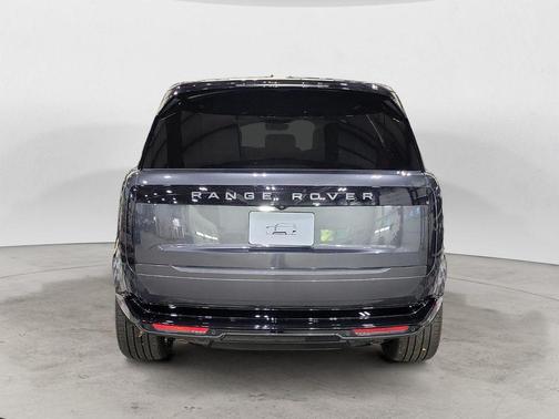2025 Land Rover Range Rover P530 SE 7 Seat