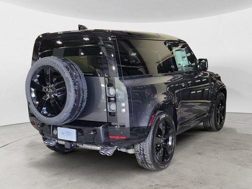 2024 Land Rover Defender V8