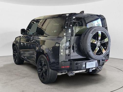 2024 Land Rover Defender V8