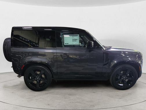 2024 Land Rover Defender V8