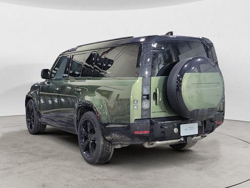 2026 Land Rover Defender X-Dynamic SE
