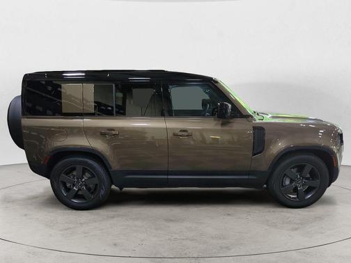2025 Land Rover Defender 110 P300