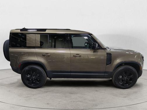 2025 Land Rover Defender 110 P300
