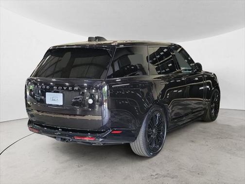 2025 Land Rover Range Rover P615 SV