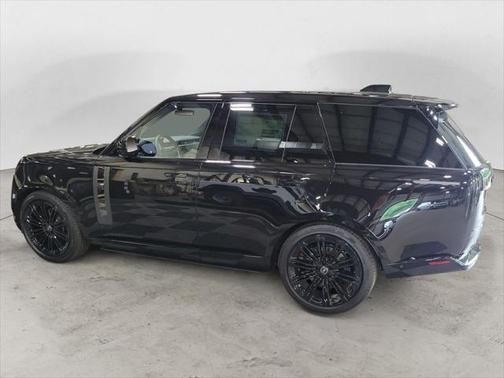 2025 Land Rover Range Rover P615 SV