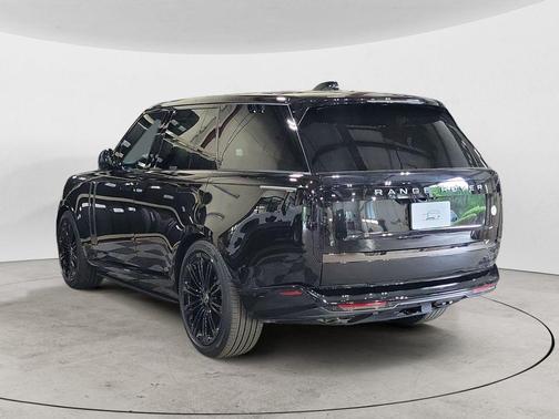 2025 Land Rover Range Rover P615 SV