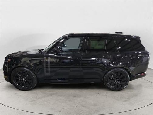 2025 Land Rover Range Rover P550e SE