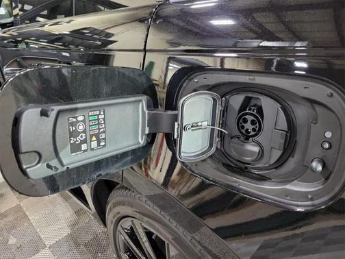2025 Land Rover Range Rover P550e SE