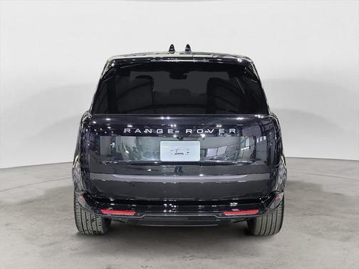 2025 Land Rover Range Rover P550e SE
