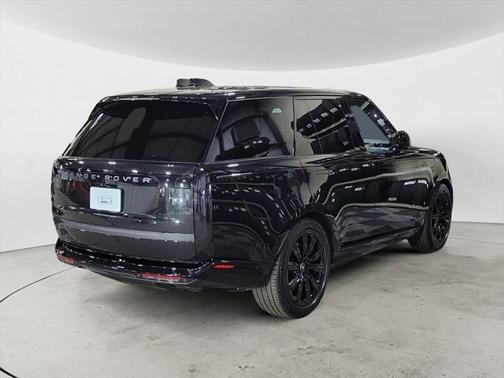 2025 Land Rover Range Rover P550e SE