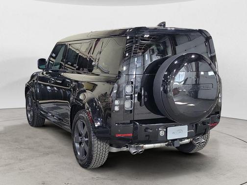 2024 Land Rover Defender 110 V8