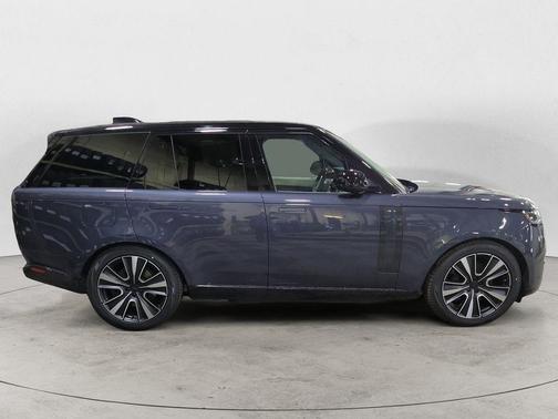 2026 Land Rover Range Rover P550e SE